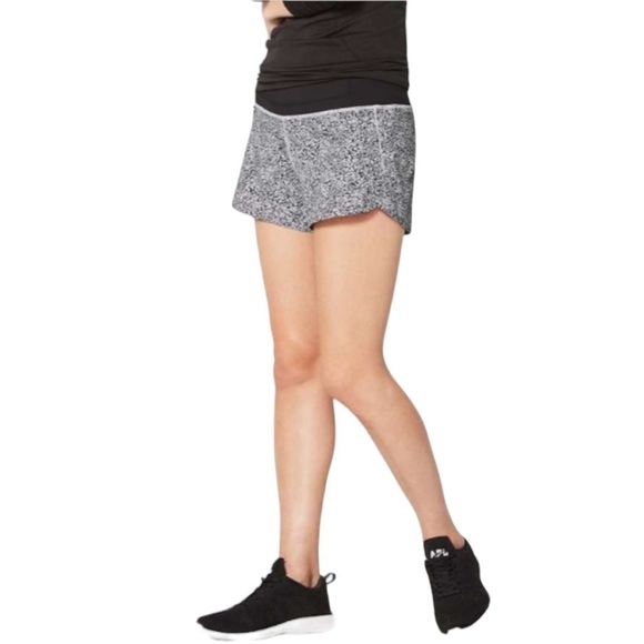 Lululemon Run Times Short (4-way Stretch 4") Daisy White Black / Black Sz 6 - Picture 3 of 11